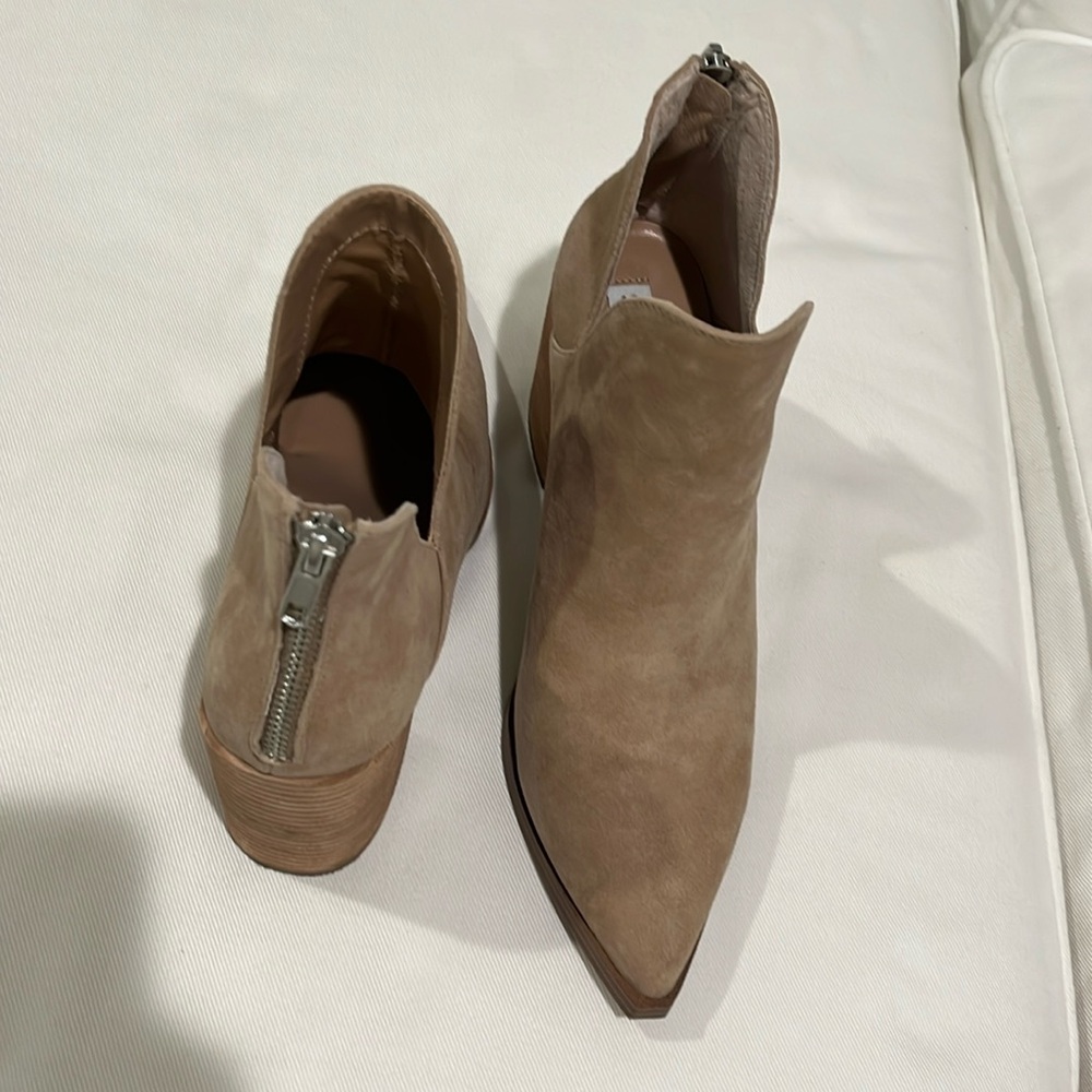 Steve Madden heeled bootie, sand, sz 9.5